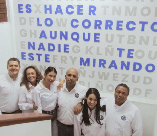 Sección Nuestro Equipo de TECNA ICE | trabajan en gestión de integridad de activos, gestión de riesgos operacionales, servicios de desarrollo geográficos gis, | software de gestión de integridad mecanica